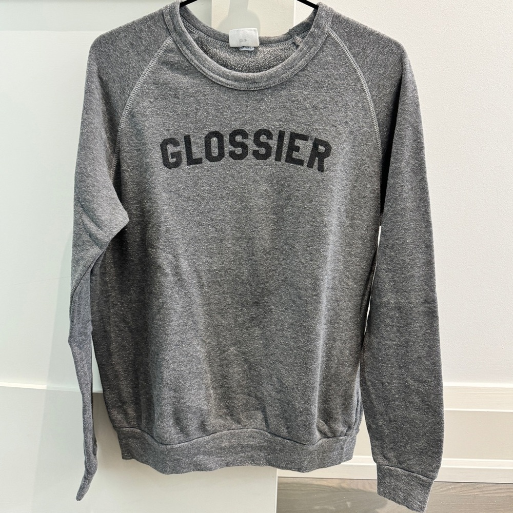Glossier Sweatshirt in Grey.